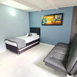 cozy-apartment-in-the-poblado-san-lucas-104a.colombiamedellinhotels.com/
